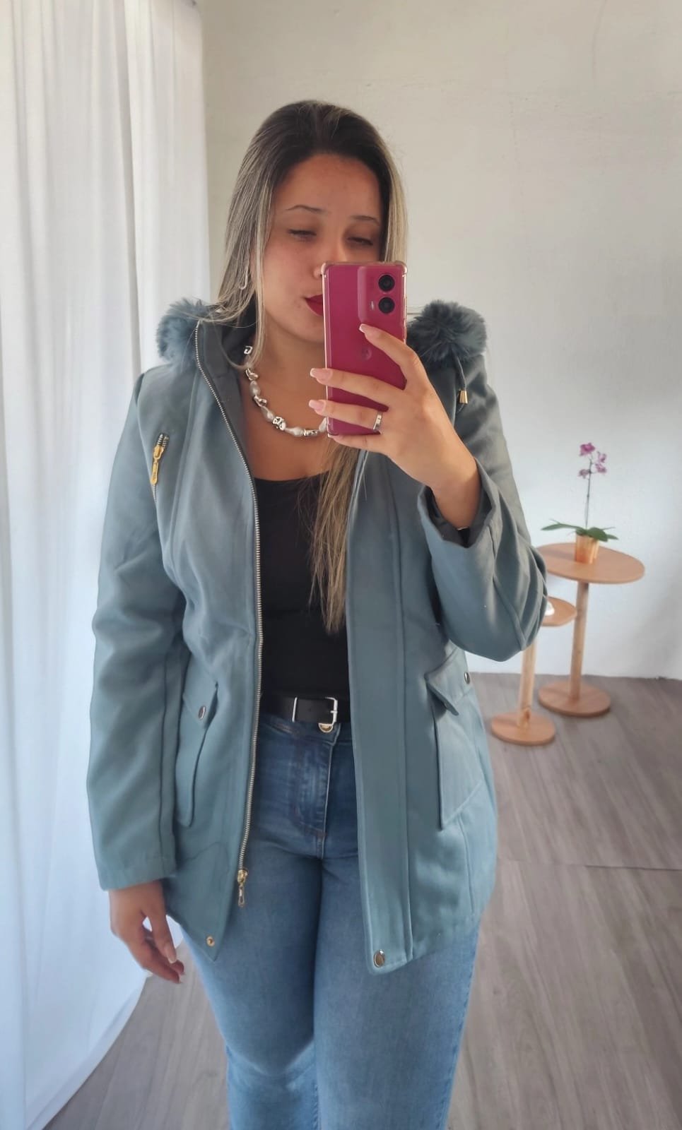 Casaco Parka Feminino em Lã Batida com Capuz Peluciado