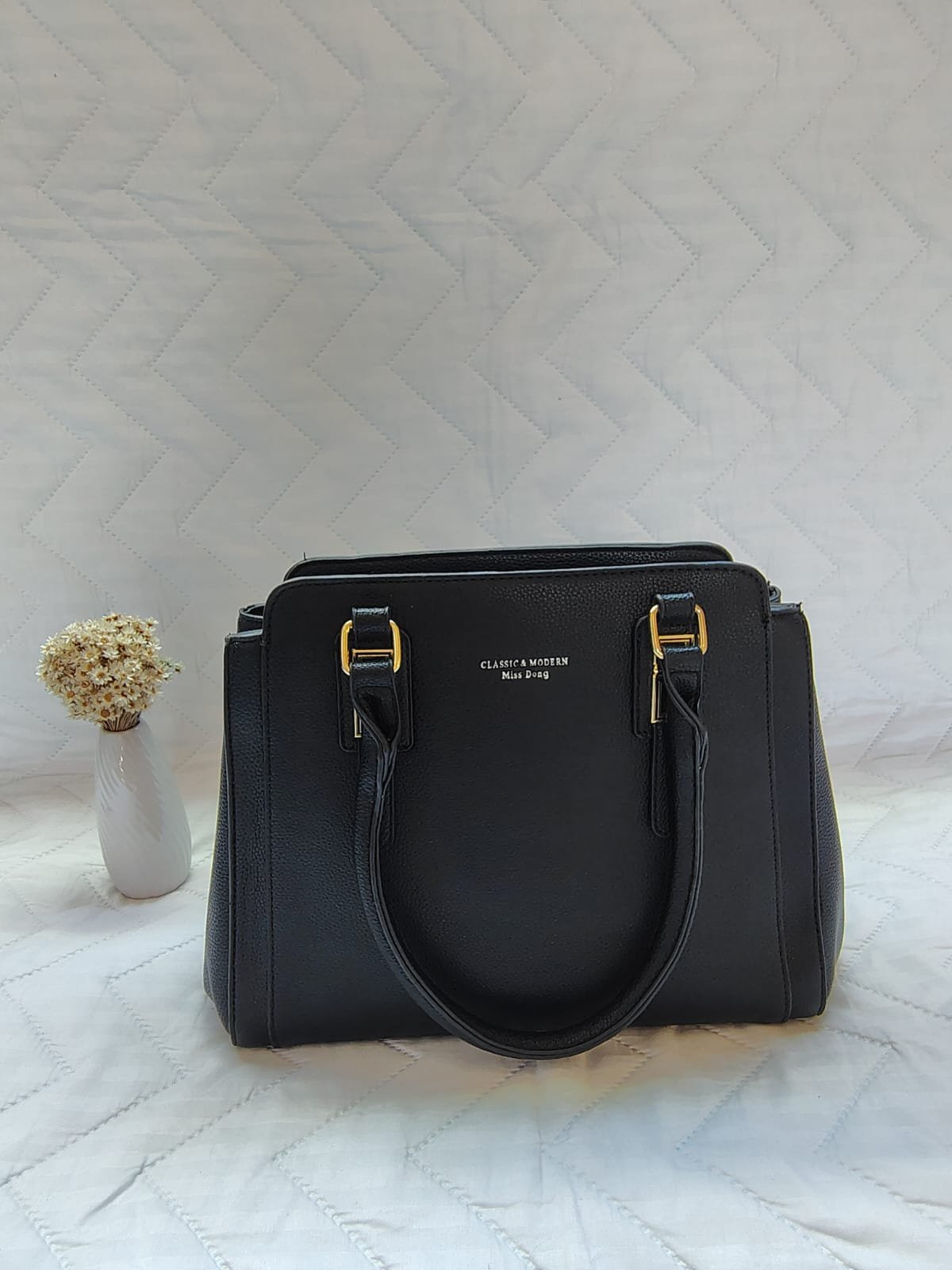 18 Bolsa Feminina Grande Transversal com Alça de Ombro e Mão Preto - Imagem 1