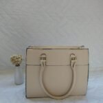 Bolsa Feminina Grande Transversal com Alça de Ombro e Mão Off-White