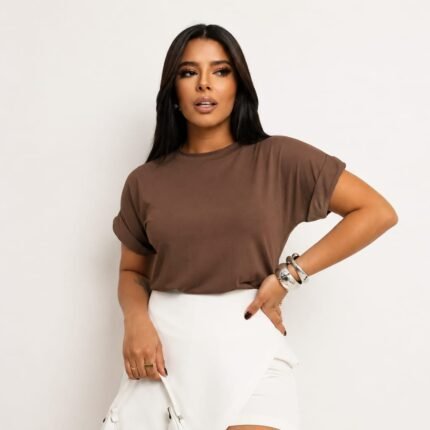 T-Shirt Feminina Básica com Manga Dobrada