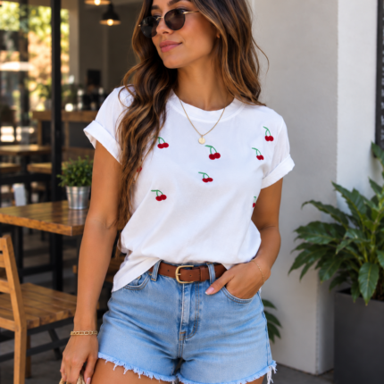 T-shirt Feminina Bordada Cerejas