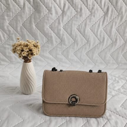 Bolsa Feminina Transversal Texturizada com Fecho Circular