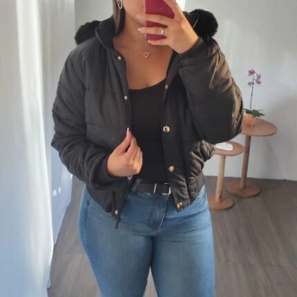 Jaqueta Puffer Feminina com Capuz de Pelo