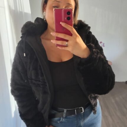 Jaqueta Feminina Dupla Face Peluciada com Capuz