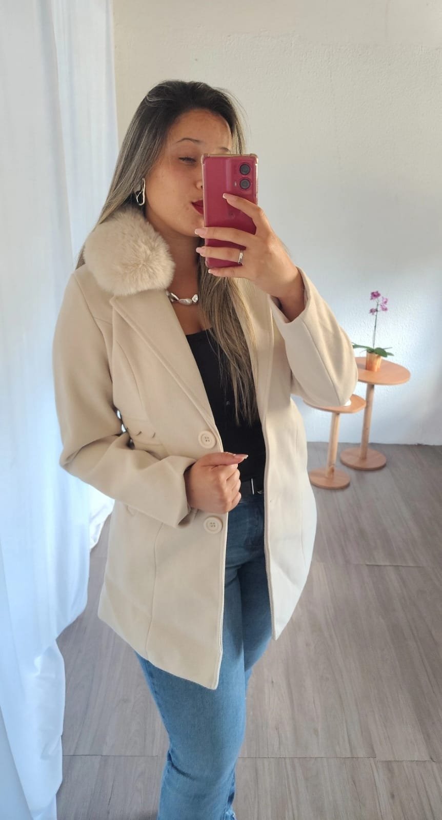 Casaco Feminino Alongado com Gola de Pelo