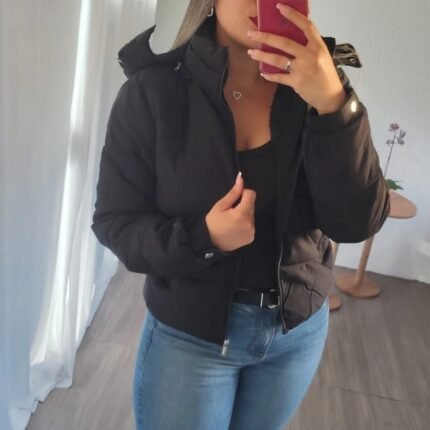 Jaqueta Puffer Feminina com Capuz Preta