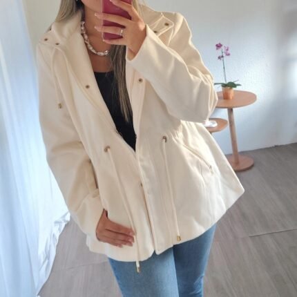 Parka Feminina Acinturada com Capuz